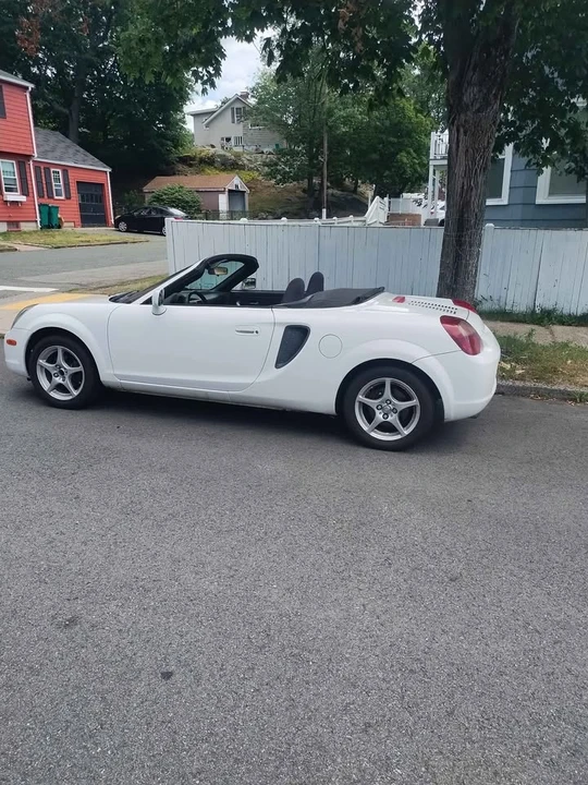 2001 Toyota MR2 Spyder/MR-S - Image 2 of 4