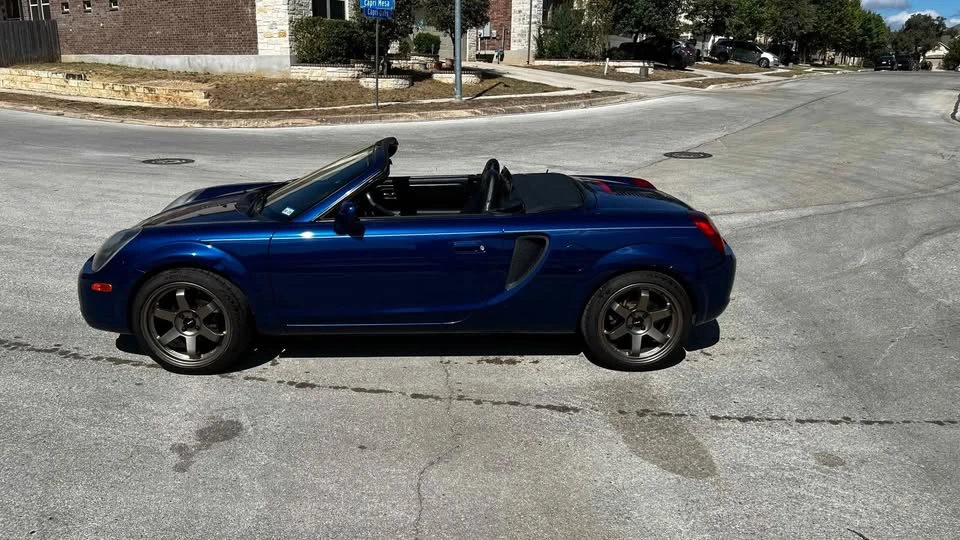 2001 Toyota MR2 Spyder/MR-S - Image 2 of 10