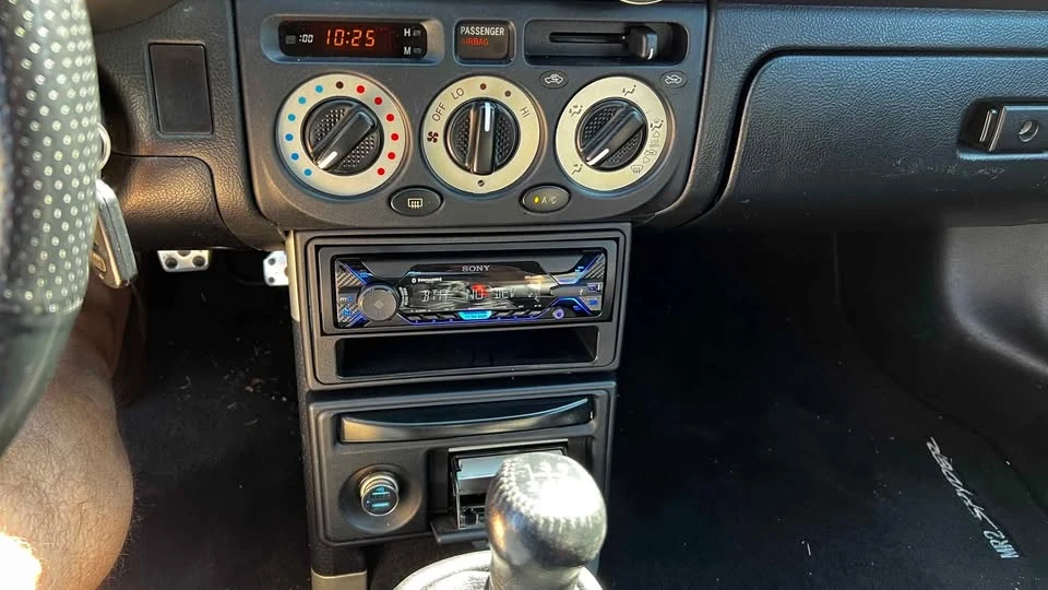 2001 Toyota MR2 Spyder/MR-S - Image 9 of 10