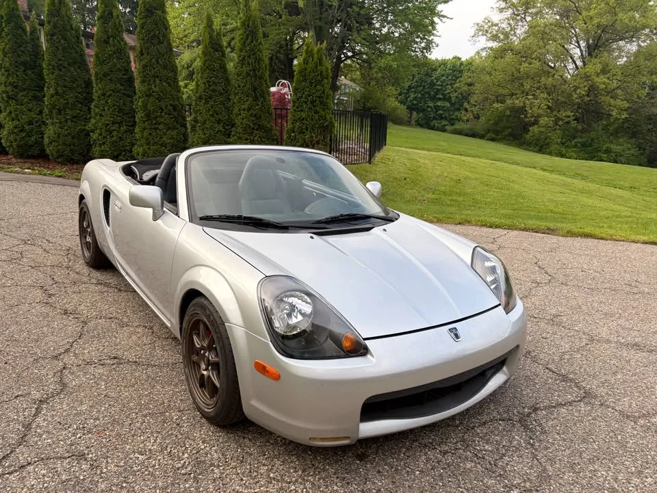 2001 Toyota MR2 Spyder/MR-S - Image 2 of 14