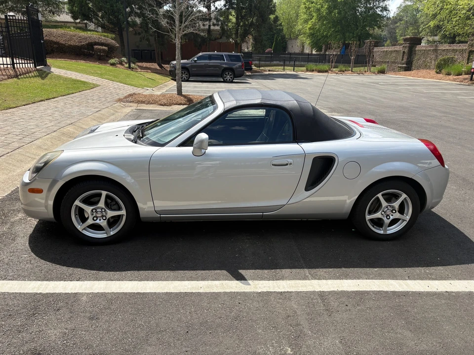 2001 Toyota MR2 Spyder/MR-S - Image 15 of 31