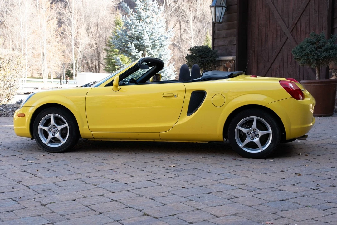 2001 Toyota MR2 Spyder/MR-S - Image 12 of 31