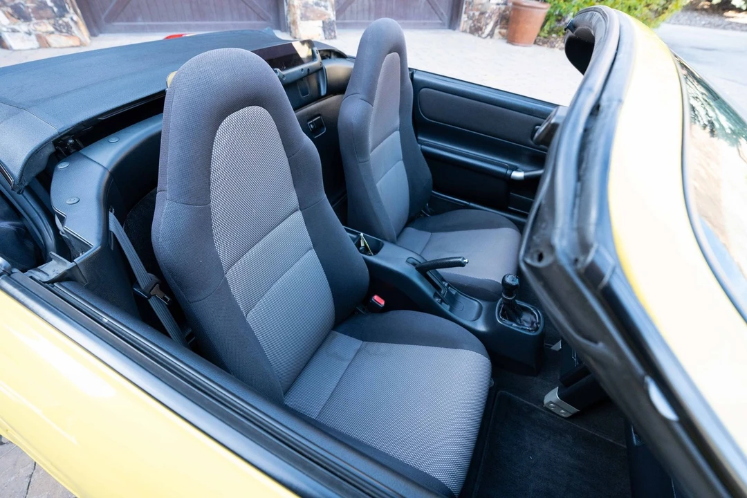 2001 Toyota MR2 Spyder/MR-S - Image 3 of 31