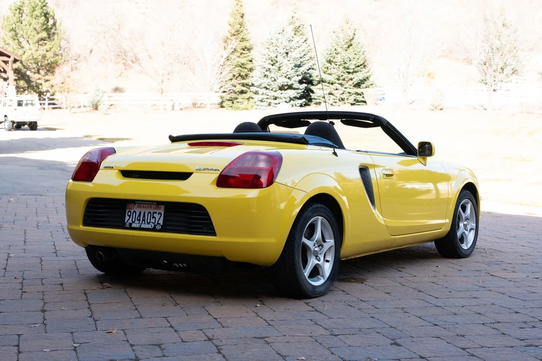 2001 Toyota MR2 Spyder/MR-S - Image 17 of 31