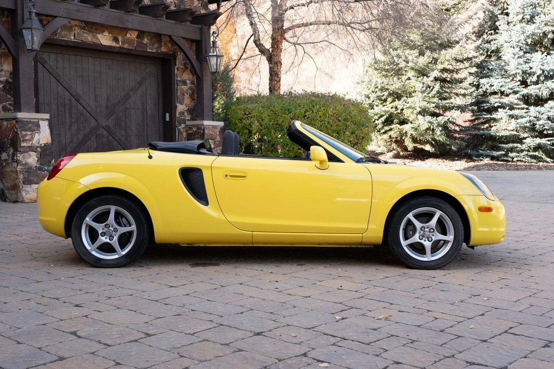 2001 Toyota MR2 Spyder/MR-S - Image 2 of 31
