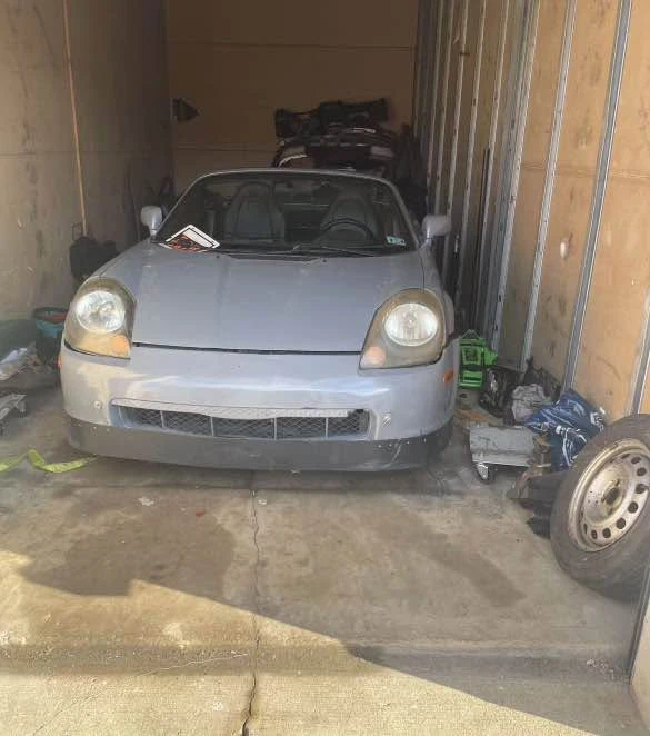 2001 Toyota MR2 Spyder/MR-S - Image 2 of 3