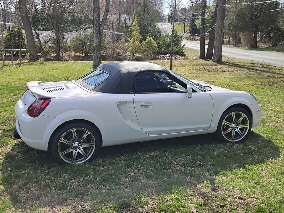 2001 Toyota MR2 - Image 4 of 10
