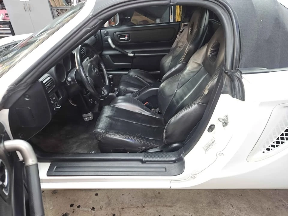 2001 Toyota MR2 - Image 5 of 10