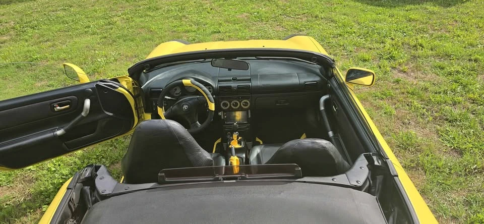 2001 Toyota MR2 Spyder/MR-S - Image 14 of 19