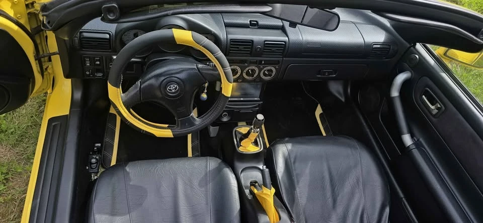 2001 Toyota MR2 Spyder/MR-S - Image 2 of 19