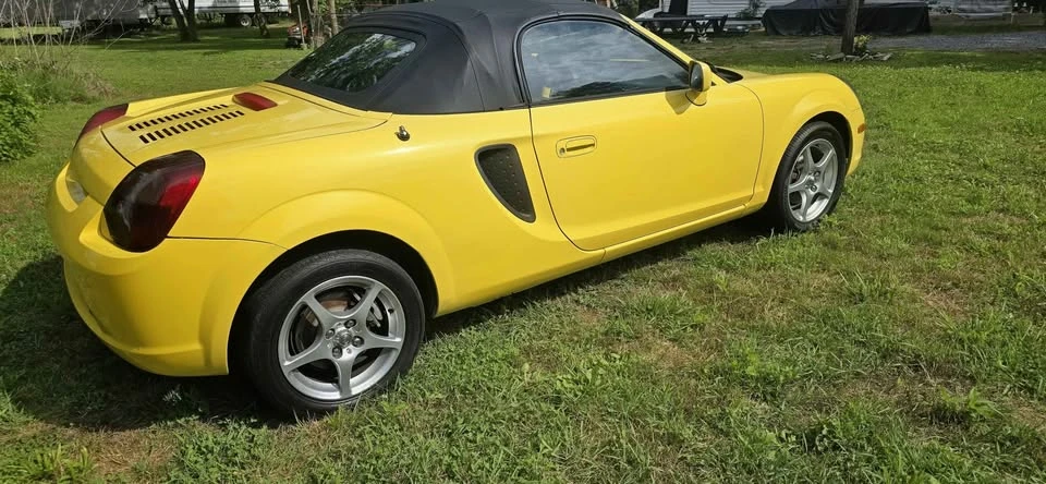2001 Toyota MR2 Spyder/MR-S - Image 18 of 19