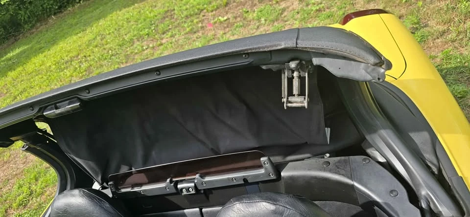 2001 Toyota MR2 Spyder/MR-S - Image 15 of 19