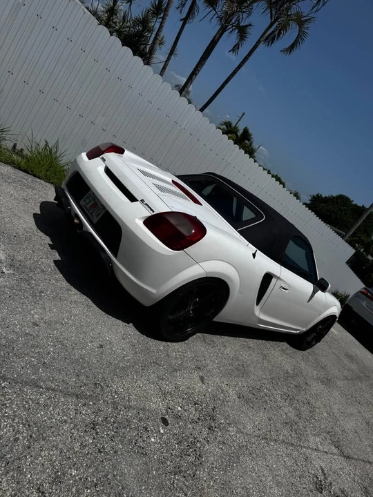 2001 Toyota MR2 Spyder/MR-S - Image 2 of 8