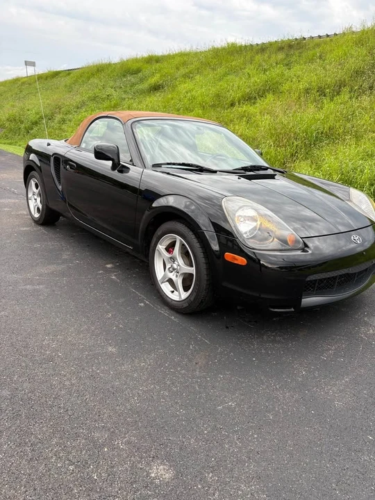 2001 Toyota MR2 Spyder/MR-S - Image 2 of 11