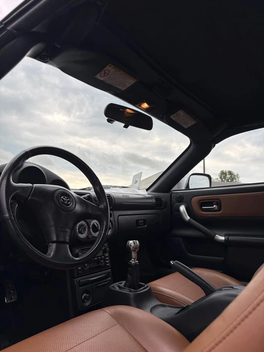 2001 Toyota MR2 Spyder/MR-S - Image 10 of 11