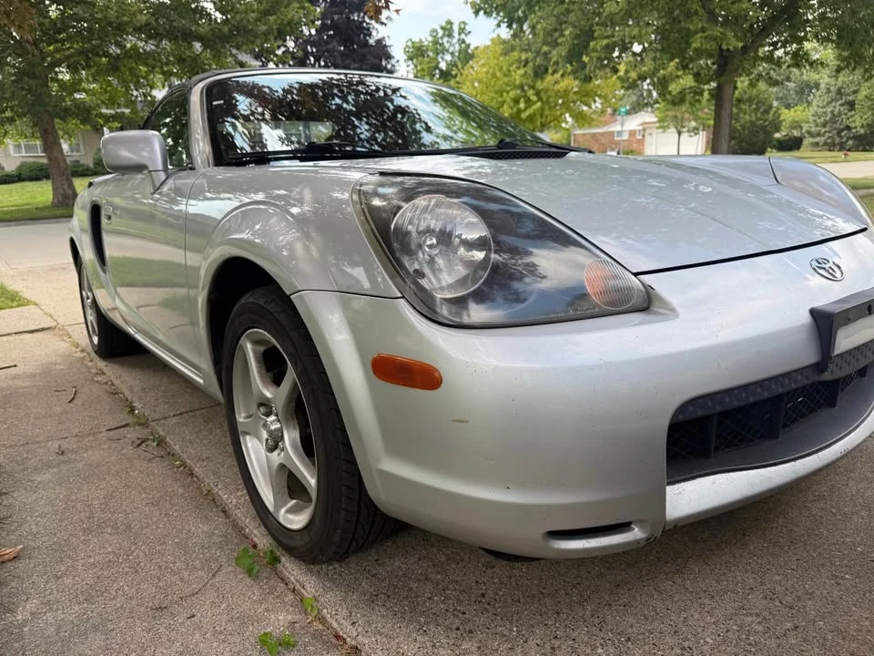 2001 Toyota MR2 Spyder/MR-S - Image 2 of 18