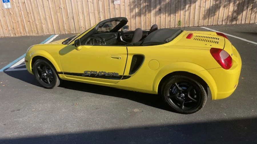 2001 Toyota MR2 Spyder/MR-S - Image 2 of 11