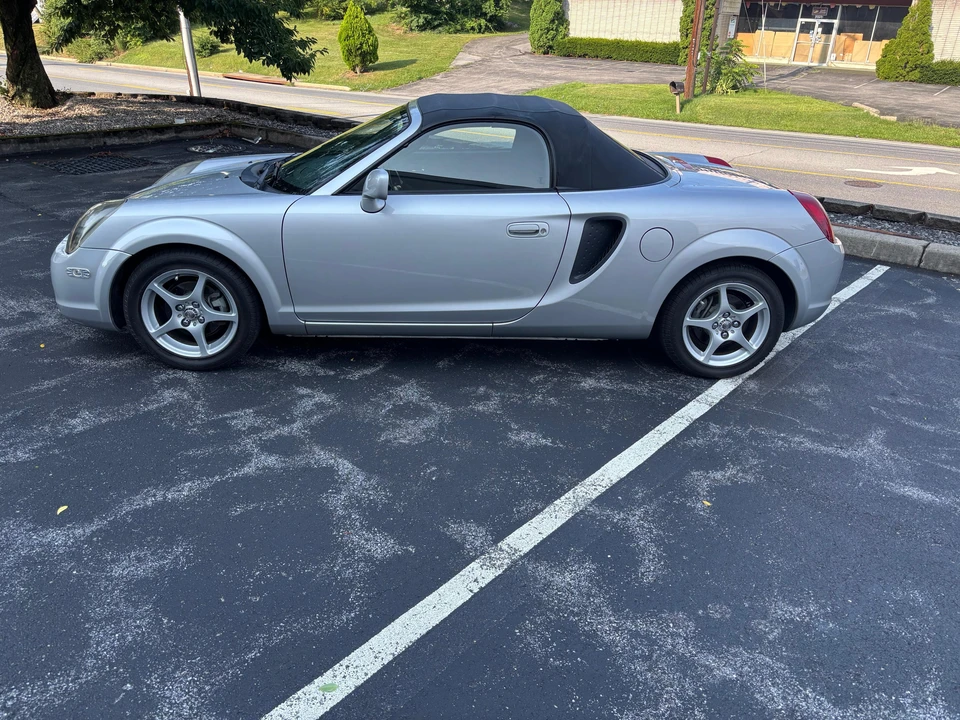 2001 Toyota MR2 Spyder/MR-S - Image 11 of 31
