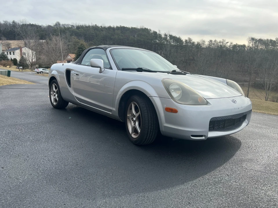 2001 Toyota MR2 Spyder/MR-S - Image 2 of 14