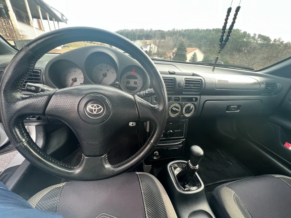 2001 Toyota MR2 Spyder/MR-S - Image 13 of 14