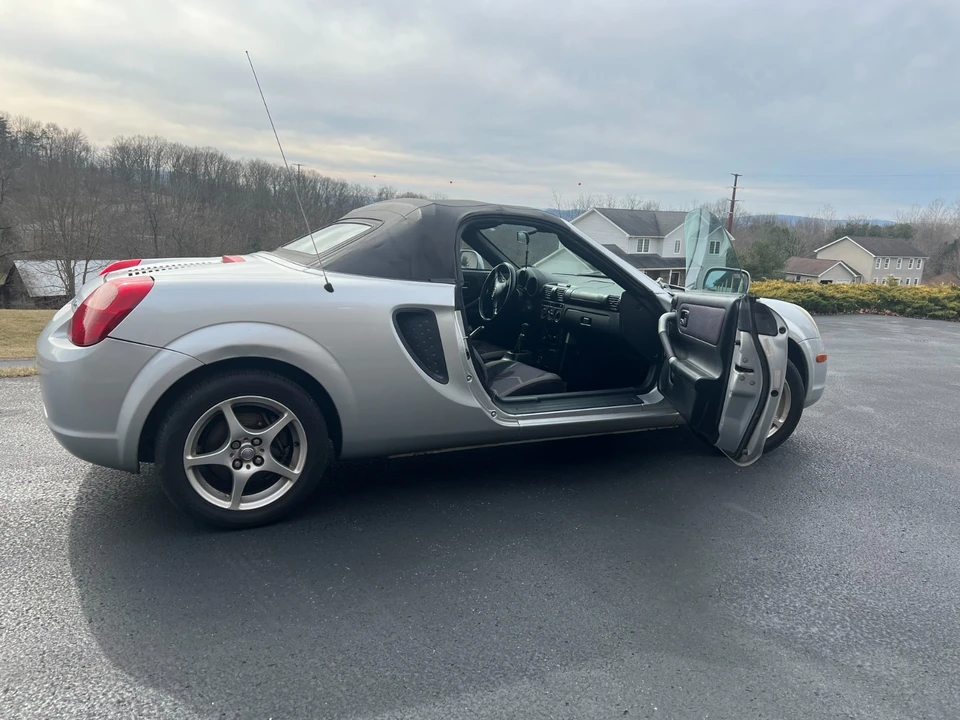 2001 Toyota MR2 Spyder/MR-S - Image 4 of 14