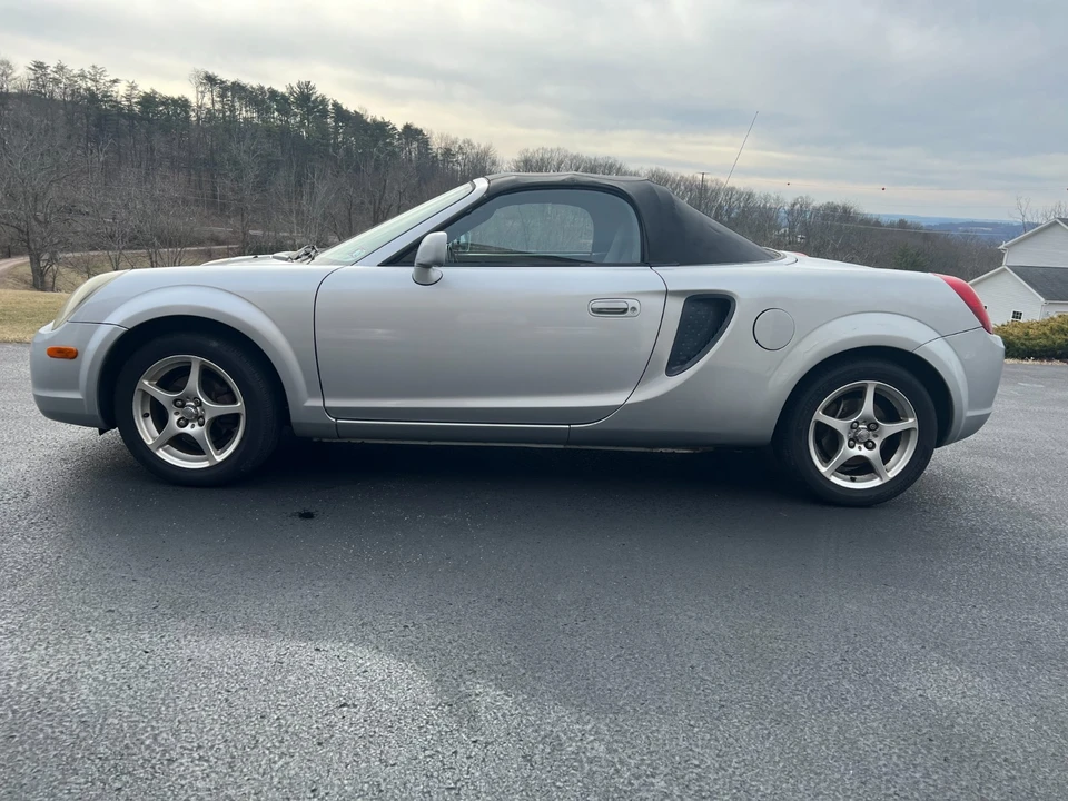 2001 Toyota MR2 Spyder/MR-S - Image 11 of 14