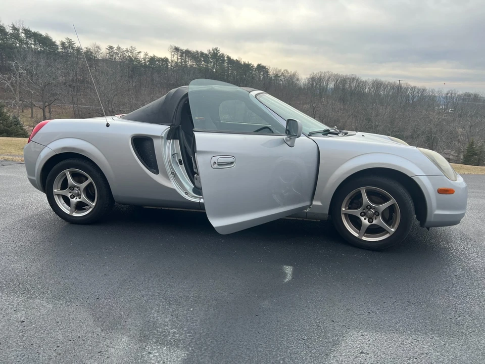 2001 Toyota MR2 Spyder/MR-S - Image 5 of 14