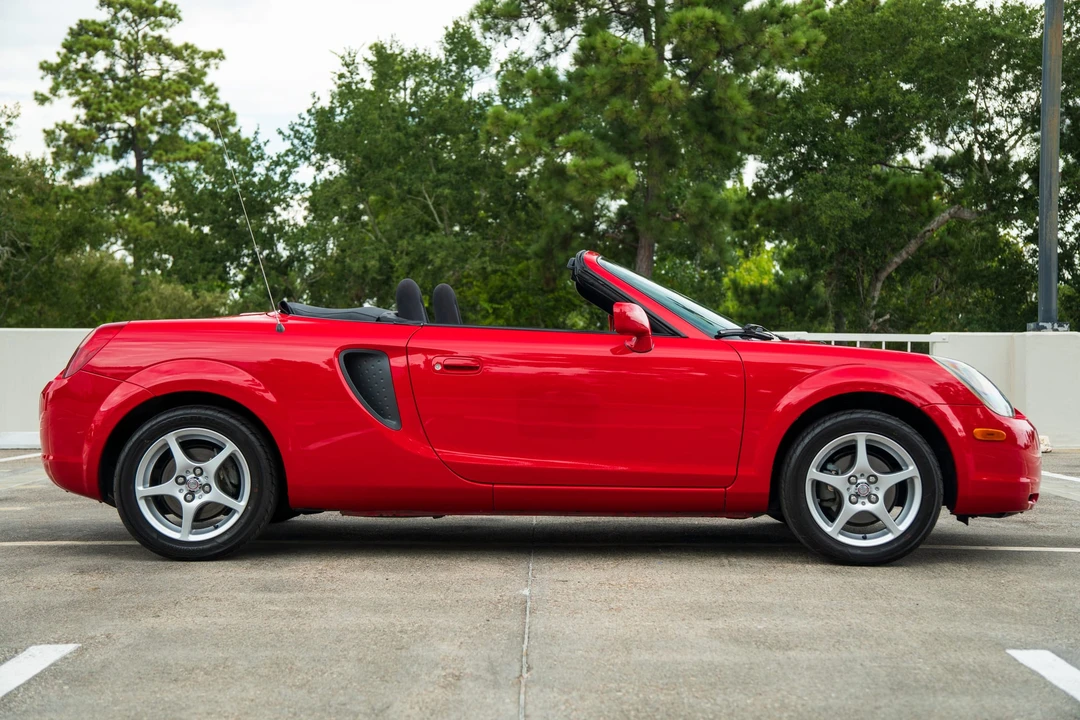 2001 Toyota MR2 Spyder/MR-S - Image 17 of 31