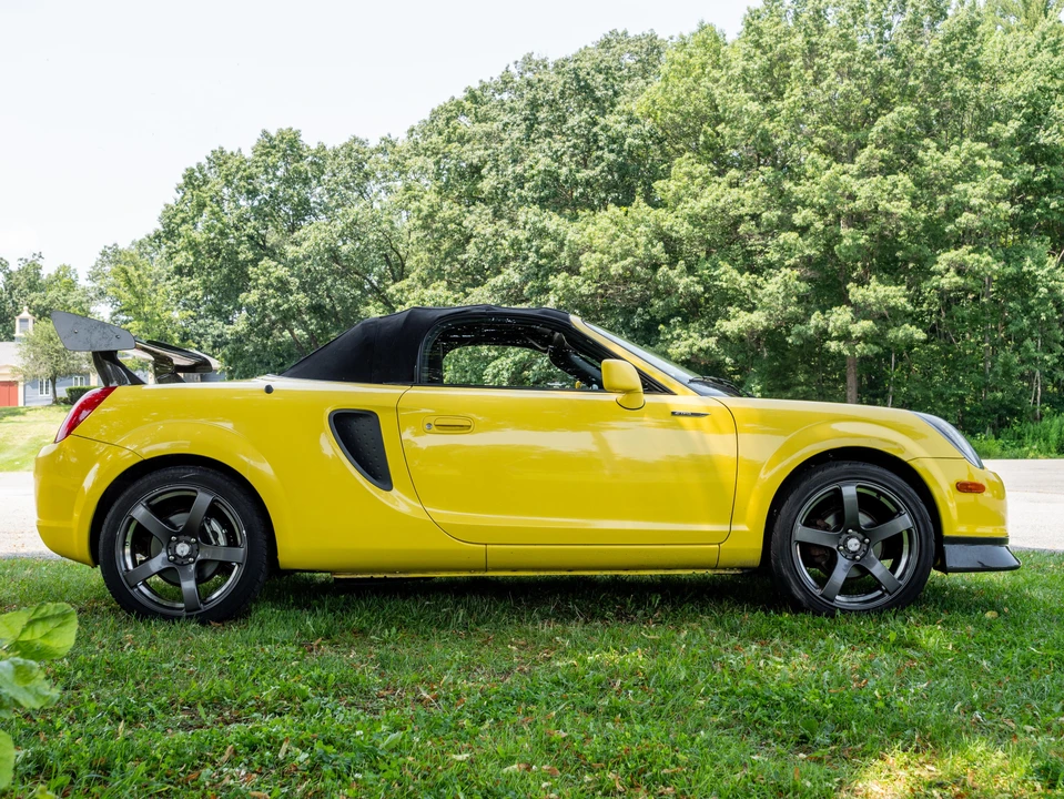 2001 Toyota MR2 Spyder/MR-S - Image 16 of 31