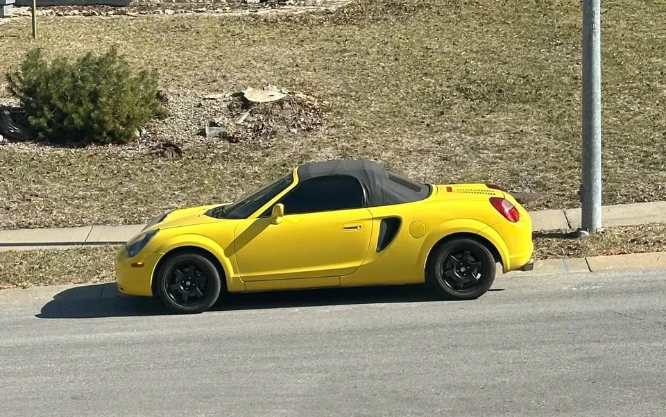 2001 Toyota MR2 Spyder/MR-S - Image 3 of 11