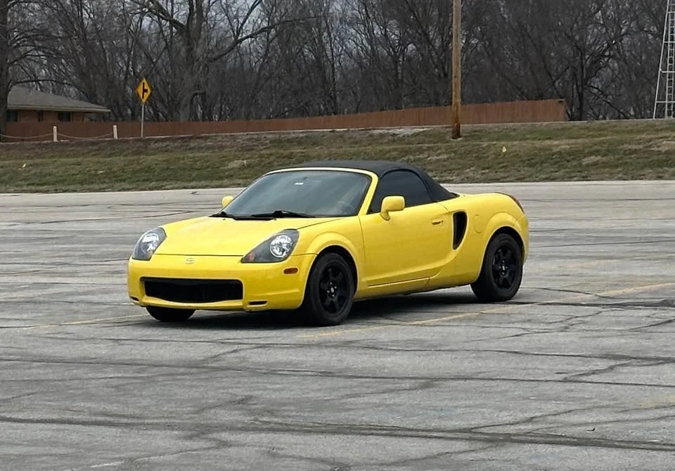 2001 Toyota MR2 Spyder/MR-S - Image 4 of 11