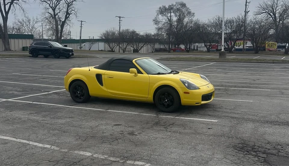 2001 Toyota MR2 Spyder/MR-S - Image 2 of 11