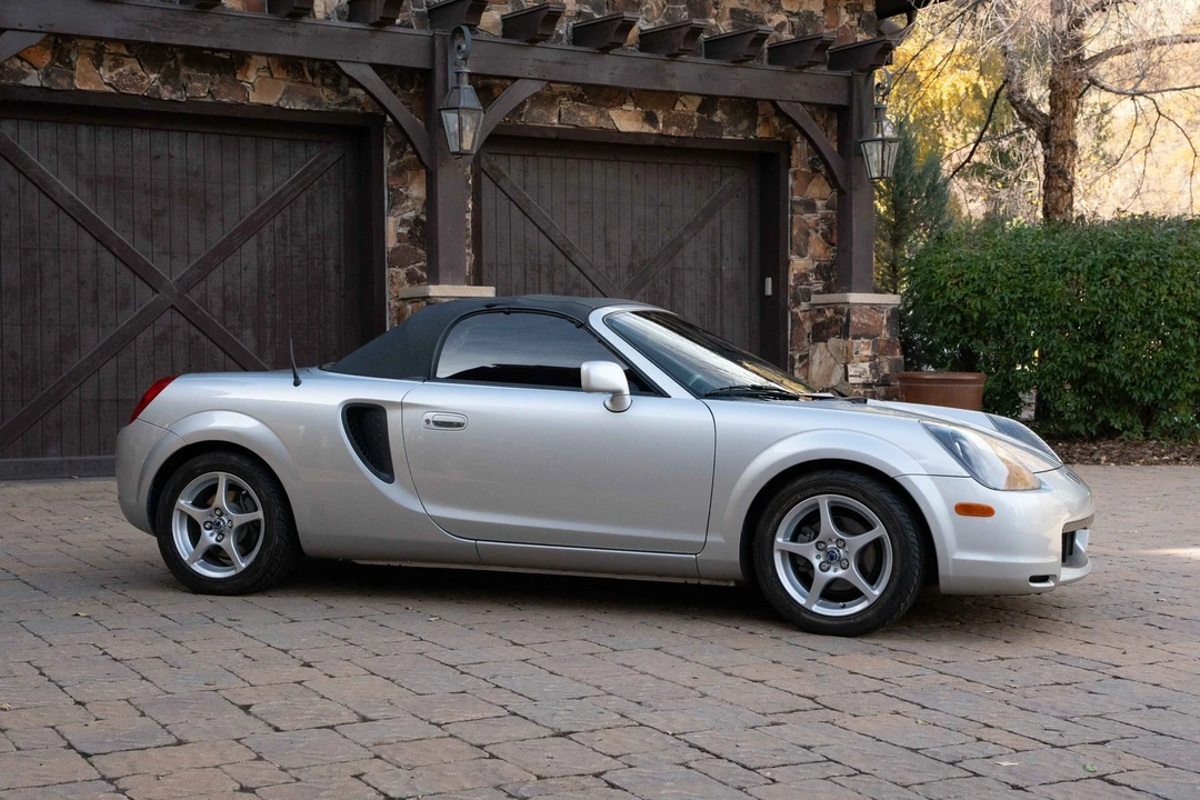 2001 Toyota MR2 Spyder/MR-S - Image 10 of 21