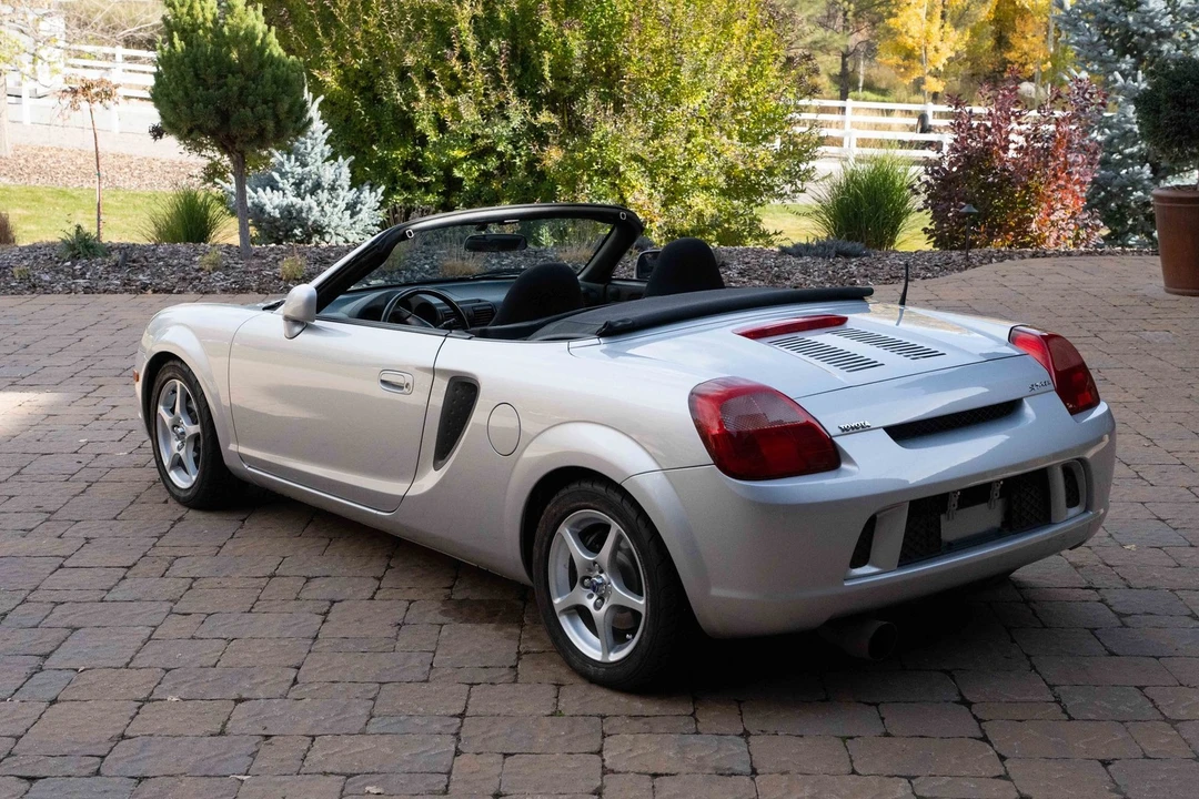 2001 Toyota MR2 Spyder/MR-S - Image 16 of 21