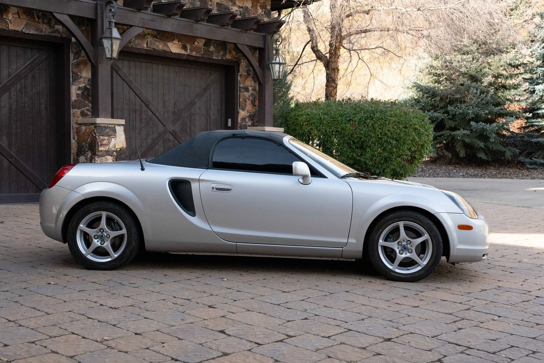 2001 Toyota MR2 Spyder/MR-S - Image 9 of 21