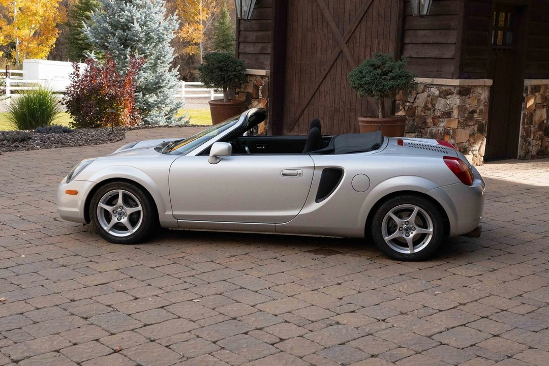 2001 Toyota MR2 Spyder/MR-S - Image 17 of 21