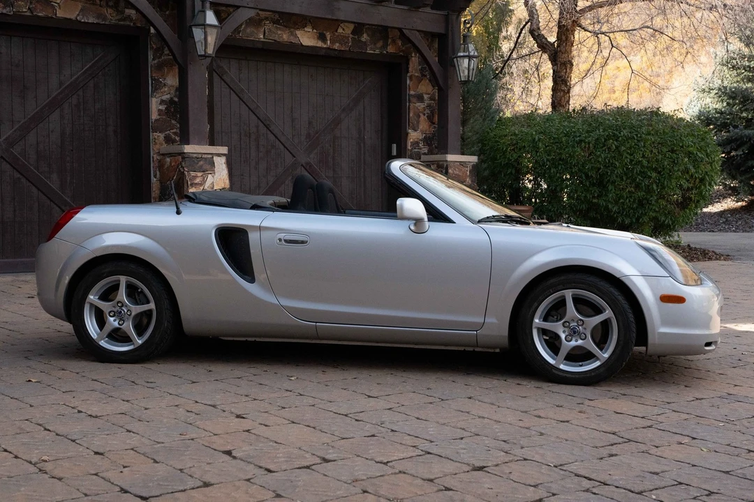 2001 Toyota MR2 Spyder/MR-S - Image 13 of 21
