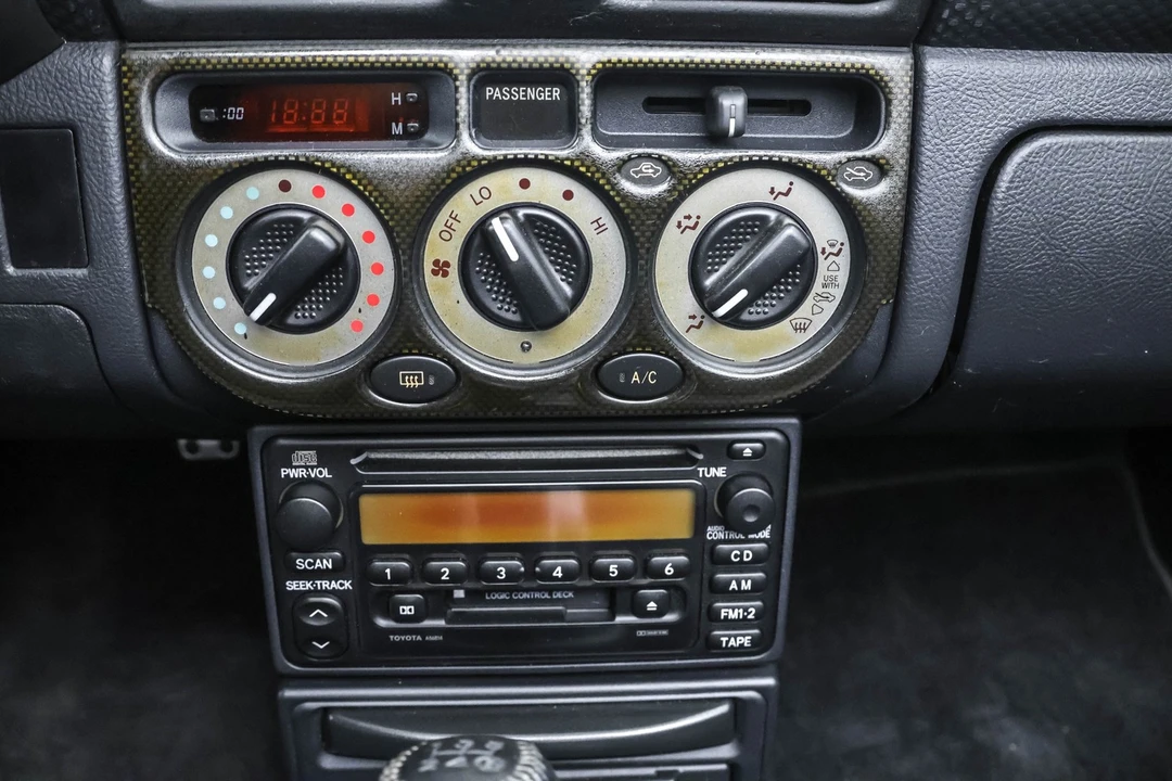 2001 Toyota MR2 Spyder/MR-S - Image 11 of 21