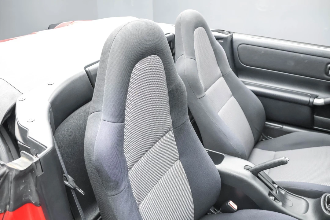 2001 Toyota MR2 Spyder/MR-S - Image 16 of 21