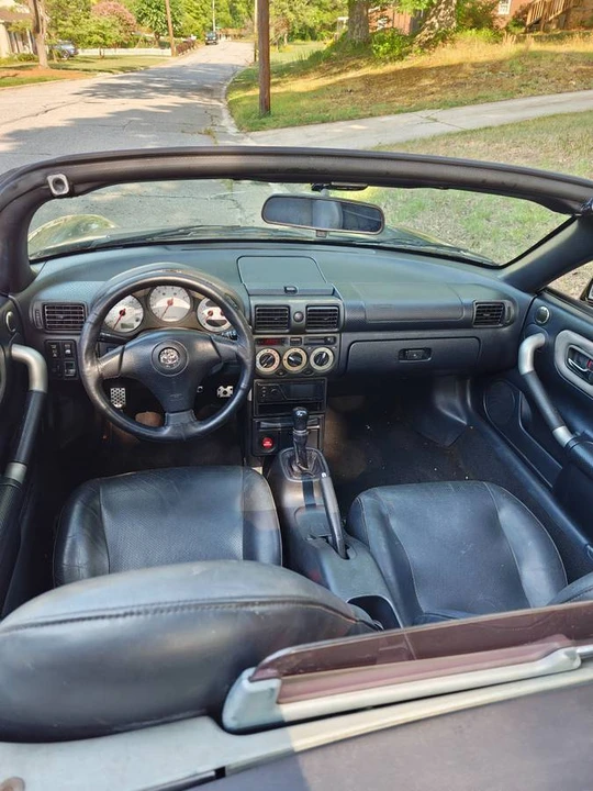 2001 Toyota MR2 Spyder/MR-S - Image 11 of 12
