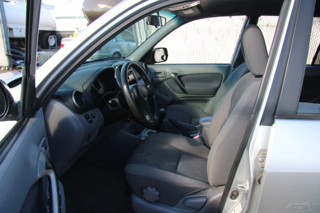 2001 Toyota RAV4 2nd Gen - Image 12 of 21