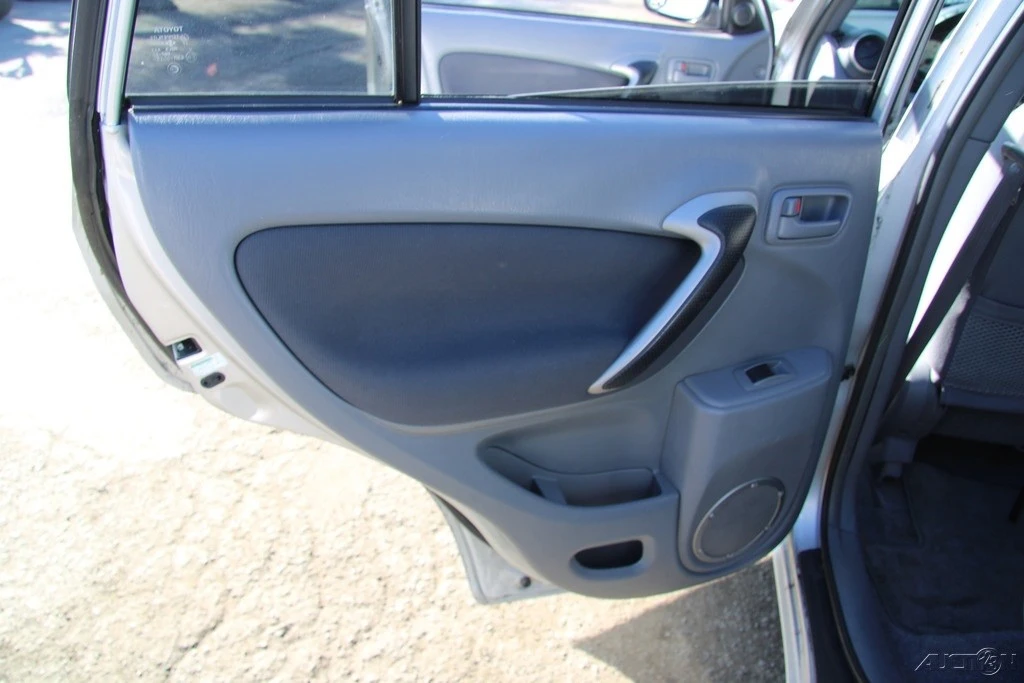 2001 Toyota RAV4 2nd Gen - Image 18 of 21