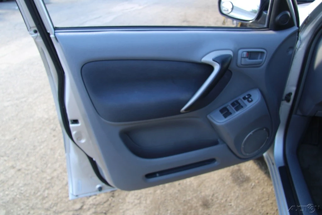 2001 Toyota RAV4 2nd Gen - Image 11 of 21