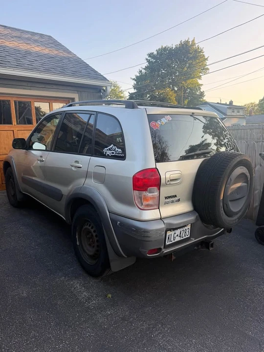 2001 Toyota RAV4 2nd Gen - Image 2 of 6
