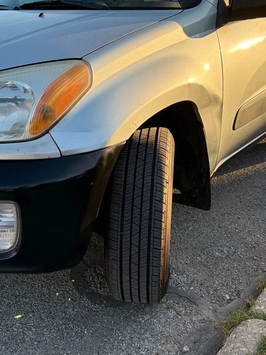 2001 Toyota RAV4 2nd Gen - Image 8 of 13