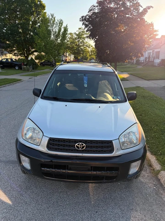 2001 Toyota RAV4 2nd Gen - Image 2 of 13