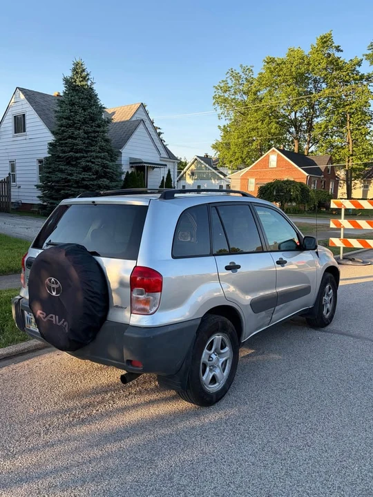 2001 Toyota RAV4 2nd Gen - Image 5 of 13