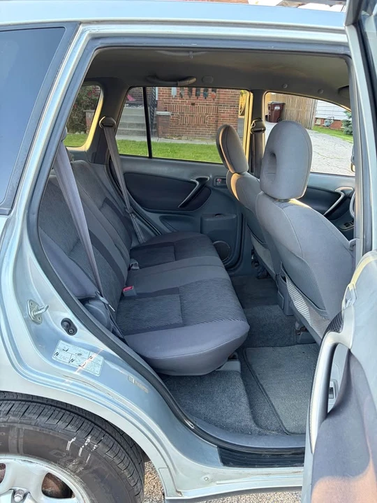 2001 Toyota RAV4 2nd Gen - Image 9 of 13