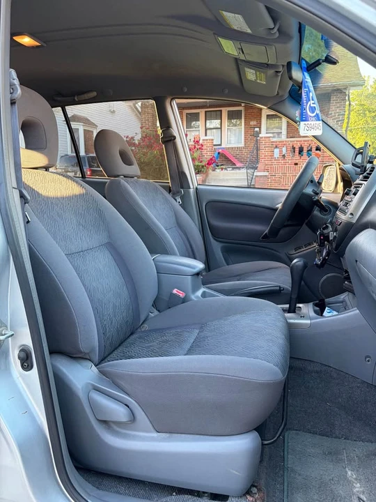 2001 Toyota RAV4 2nd Gen - Image 12 of 13