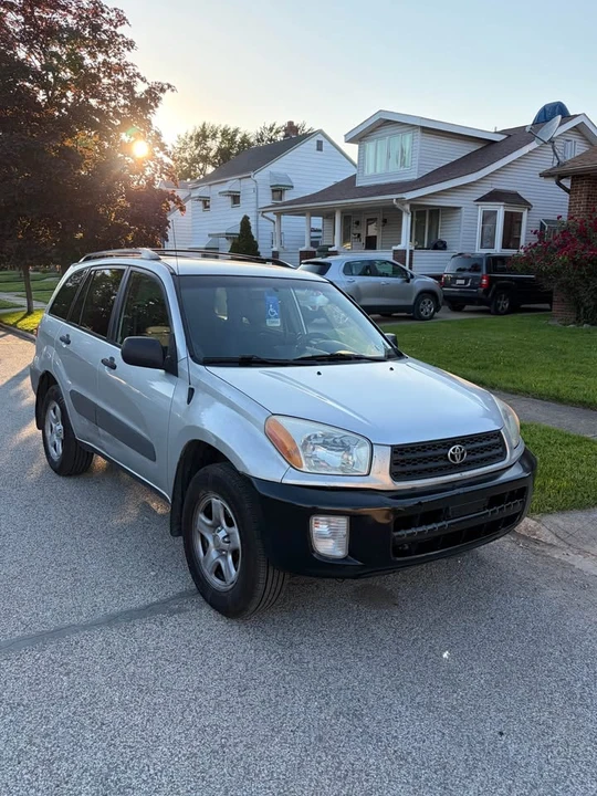 2001 Toyota RAV4 2nd Gen - Image 3 of 13